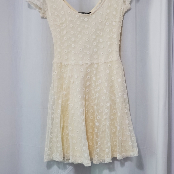 Dress cream lace sweet party dress - Picture 2 of 3